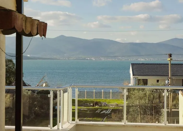 Villa With Garden In Urla, Torasan